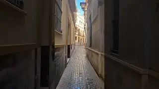 Shorts video walk on narrow streets neighborhood #shorts #spain