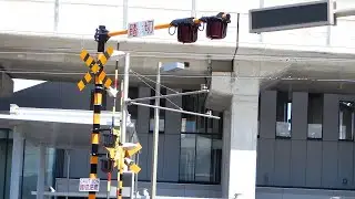 【踏切】北陸鉄道　駅のロータリーの途中にある踏切 (Railroad crossing in Japan)