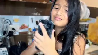 A Daniela se le cayo al agua su telefono nuevo 2