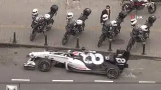 Galata Köprüsünde Formula 1 Şovu