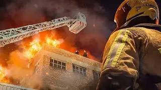Они оказались в ловушке в полностью сгоревшем здании (спасение)
