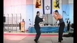 אלי איבגי בהופעה עם תלמידים