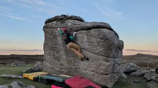 6b Traverse Ar&ecirc;te Start (f7A) - Bonehill Rocks, Dartmoor Bouldering