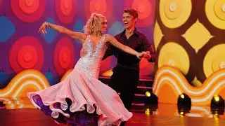 Theo Haraldsson och Paulina Rosenkvist dansar en Slowfox  | Let’s Dance | TV4 & TV4 Play