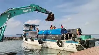 Unloading supply boat and material transfer use excavator and jcb 