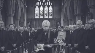 Clapton's Hands Shake so Badly at Rival Jeff Beck's Funeral &mdash; What He Plays Next STUNS Everyone