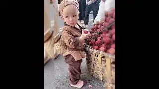 little cute boy eating litchi😋🥰🥰🥰 subscribe for more vedios