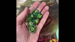 Lifelike Green Dragon Eye Dice Set