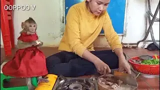 So lovely Janny , Janny waiting test food  mom cooking /  she learn how to preparing cooking