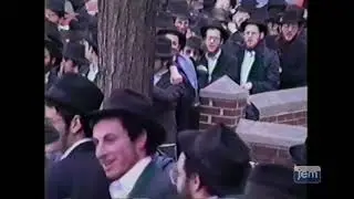 Chasidim Dance Hey Teves 5747 | ריקוד חסידים ה' טבת תשמ