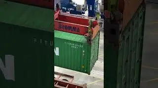 How shipping containers are loaded #containershipping #ship #charleston
