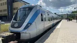 X60B avg&aring;r Handen mot V&auml;sterhaninge p&aring; en solig sommardag.