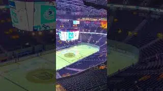 Внутри арены T-Mobile перед матчем между командами Knights и Canucks. Вид с места.