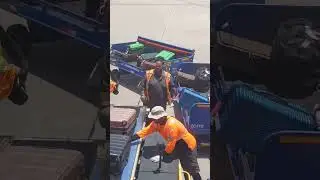 how baggage handlers handle your bag #rude
