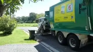 Sita/Brisbane city Easter Monday waste with truck 726