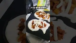 Making kimchi bungeoppang