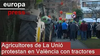 Agricultores de La Unió toman el centro de València con tractores contra los recortes