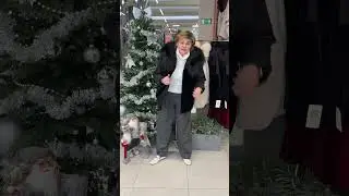 Парка выполнена из итальянской ткани в сочетании с испанским сырьем меринос, наполнитель Comfortemp.