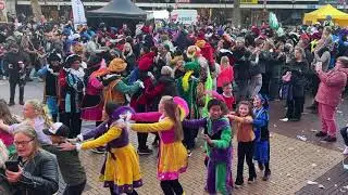 De Grote Pieten Polonaise 2022 @ intocht Sinterklaas in Vlaardingen