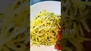 Garlic pasta with a chicken and mushroom stir fry #video  #trending  #videoshort  #food 