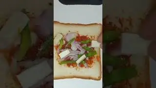 Let's try viral recipe #viral triangle bread pizza 😀