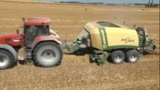 CASE CVX 195 et Krone big pack 1270 au pressage de la paille en 2012