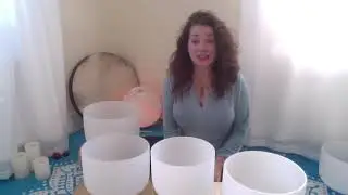 Как выбрать подходящую хрустальную поющую чашу для звукотерапии. Размеры, тона, чакры и порядок з...