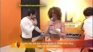 Corajosa! Juju toma banho de tinta azul para ficar igual ao David Luiz #arquivolegend&aacute;rios