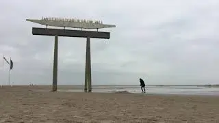 Boomerang around the sculpture