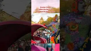 Ein bunter Clown, der sich mit Fans trifft.#lustig #humorvoll # clown # humorvoll #deutschland