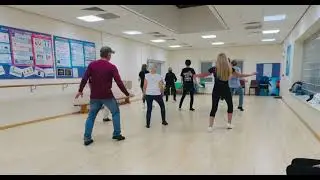 Looking For You - 64 Cts, 2W, Intermediate Line Dance. Choreographed by: Jo Kinser, John Kinser
