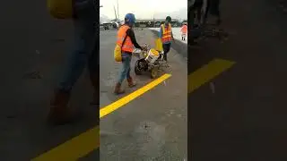 Marka Jalan Coldplastic di Runway Bandara(2)