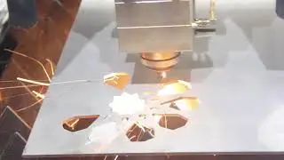 RECI LASER---1000W fiber laser cutting machine cuts stainless steel