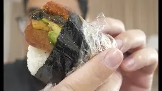The best SPAM MUSUBI in Hawaii! Musubi Cafe | A yummy review!