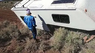 Там внизу зарыт грузовик Dodge?!?!