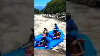 😲OMG&rdquo;raft flip on a undercut rapid &ldquo;