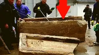 Road Workers Find Eerie Coffin With 700 Year Old thing Inside