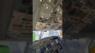 In Virgin Australia 737 cockpit thanks to starlight and virgin!