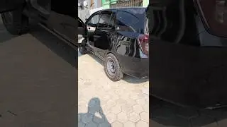 Widih! Sigra Cross Terjebak!