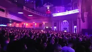 Crowd singing Arctic Monkeys - Brianstorm before The Courteeners gig