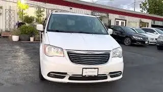 2014 Chrysler Town & Country Touring Minivan 4D