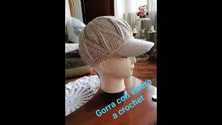 Gorra con visera tejida a crochet