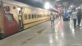 17255 narsapur-lingampalli express arriving at vijayawada station || @a2zteluguinfo