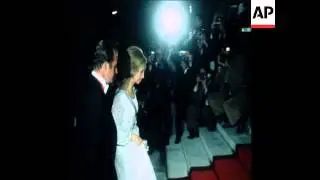 SYND 28 10 76 KING JUAN CARLOS OF SPAIN MEETS FRENCH PRESIDENT AND PRIME MINISTER IN PARIS