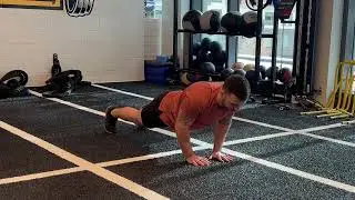Eccentric Close Grip Push Up