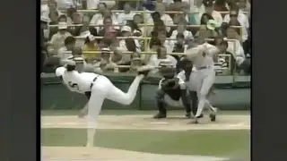 Robin Yount's 216th Career Hr Is a Wallscraper (7-11-90)