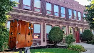Старинная 35-миллиметровая кинокамера Оскара Депю, снятая Бертоном Холмсом в Чикагской лаборатори...