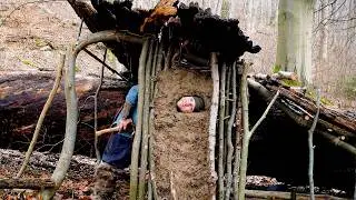Bau einer PRIMITIVE SURVIVAL H&Uuml;TTE zum &Uuml;berleben| We are building a PRIMITIVE HUT to survive|