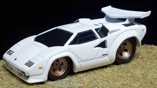 Lamborghini Countach by Maisto Muscle Machines 17 diecast model car toy review Tooned