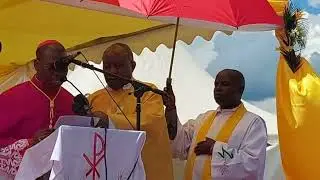 Le Nonce Dieudonné DATONOU présente Mgr Georges Bizimana aux chrétiens de Bubanza